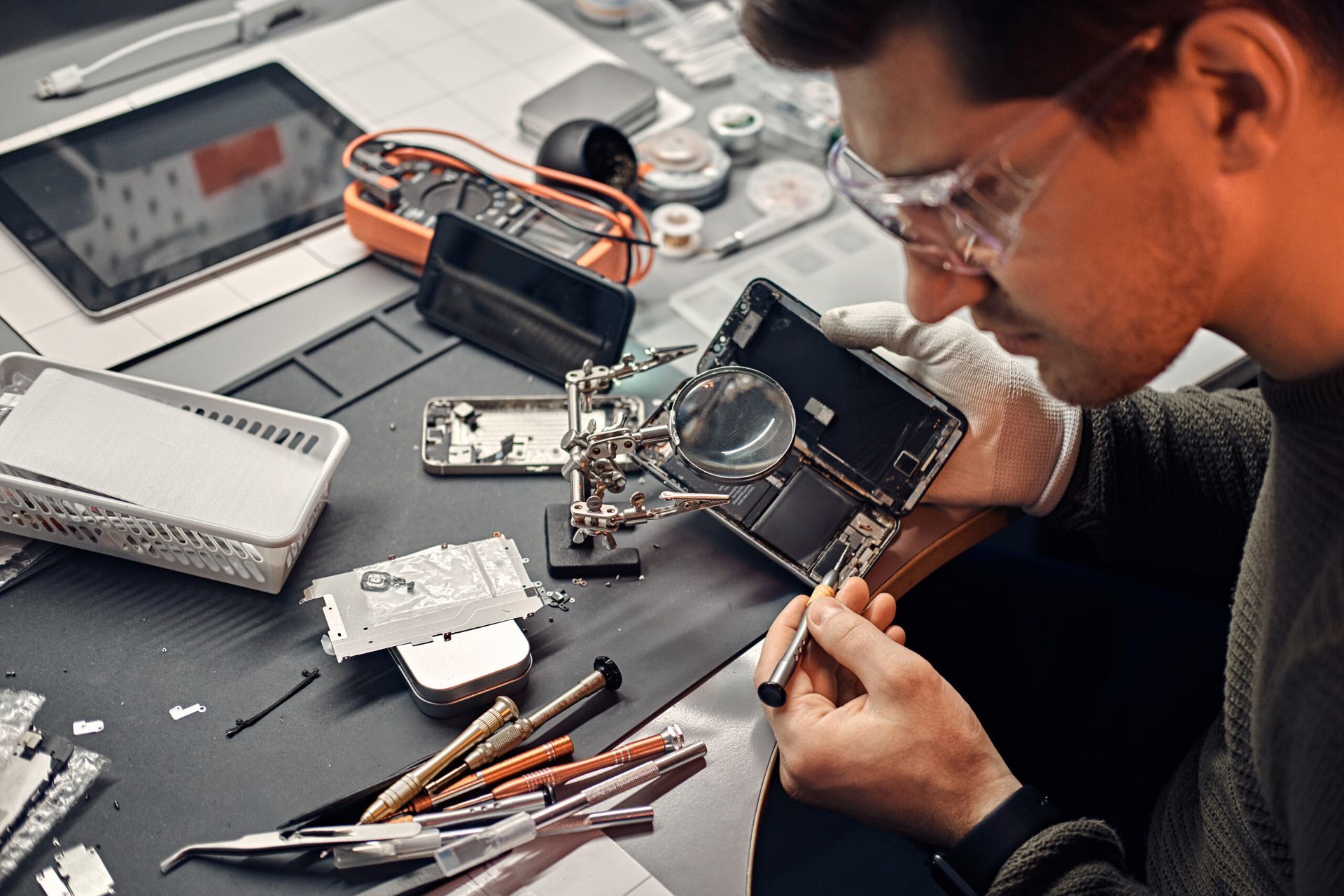 serviceman uses magnifier screwdriver repair damaged smartphone electronic workshop 3 scaled